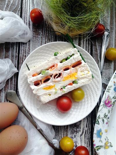Slana torta s tramezzini kruhom
