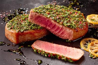 Tuna steak s tapenadom od crnih maslina i sotiranim koromačem