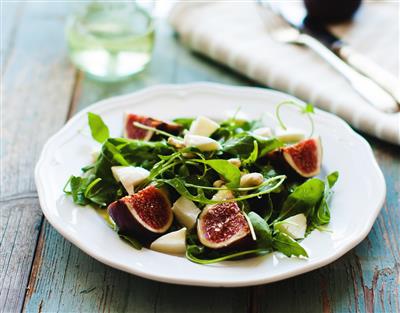 Salata sa svježim smokvama i rikulom