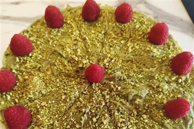 Cheesecake od malina i pistacija