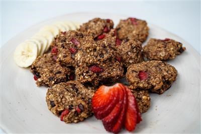 Zobeni keksi s jagodama i čokoladom