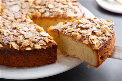 Biskvitna torta s bademom