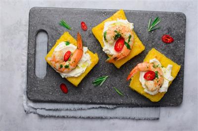 Palenta s narančom i salatom od račića