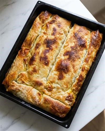 Bučnica s domaćim vučenim tijestom