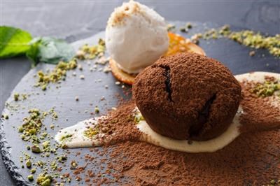 Čokoladni coulant s kremom od vanilije