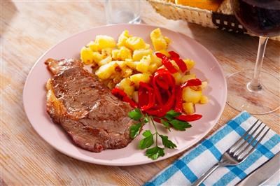 Teleći odresci s krumpirom i povrćem