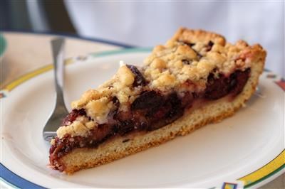 Prhki kolač sa šljivama