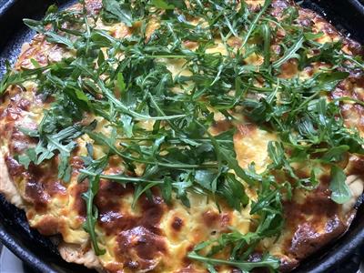 Quiche s porilukom i tunom