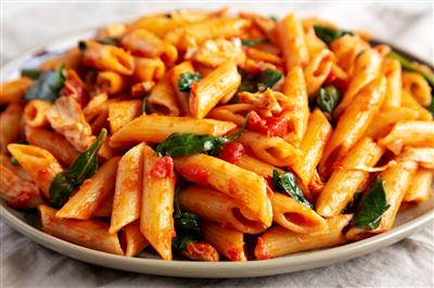 Penne sa špinatom u umaku od rajčice 