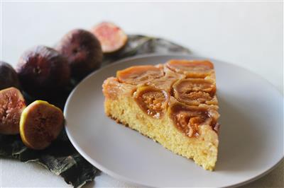 Naopaka torta sa smokvama