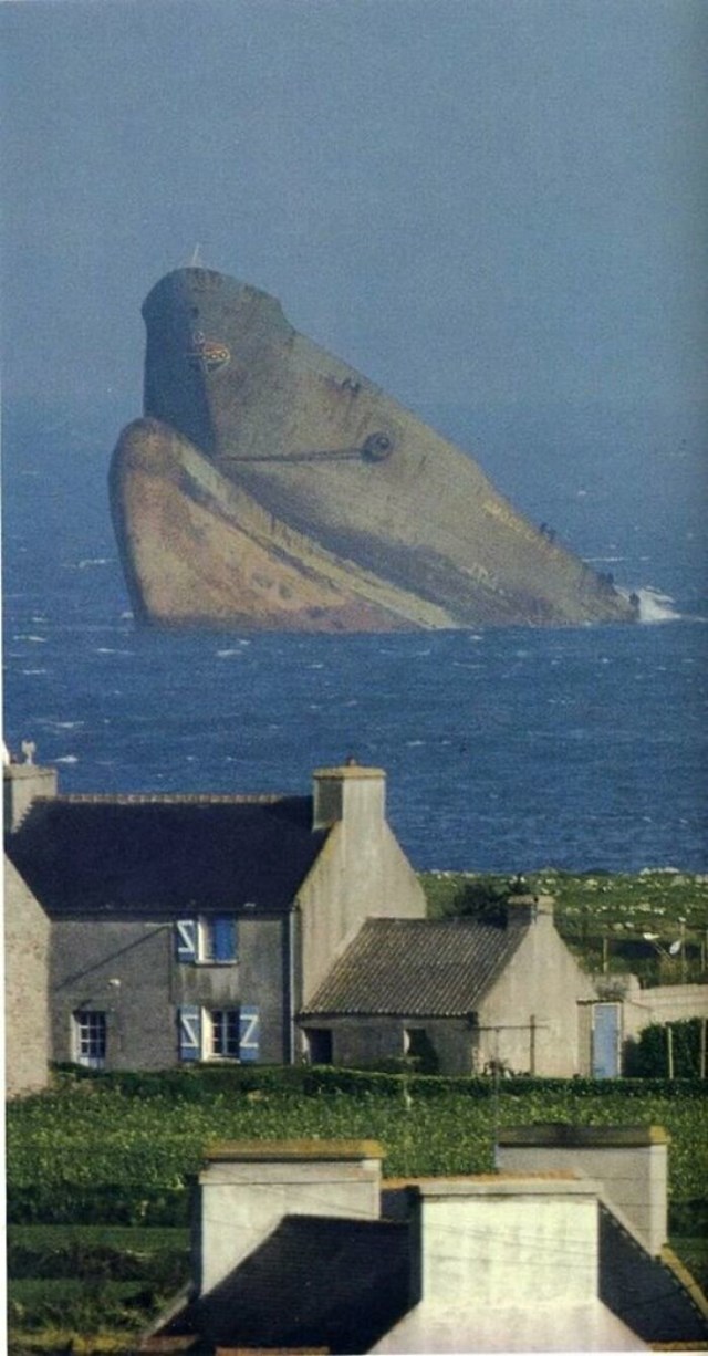 Potonuće broda Amoco Cadiz u Bretanji 1978. izgleda kao divovski kit koji izranja na površinu