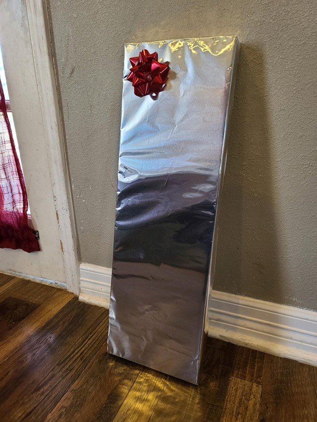 Nisam imao papir za zamatanje pa sam to napravio pomoću aluminijske folije. Izgleda moćno!