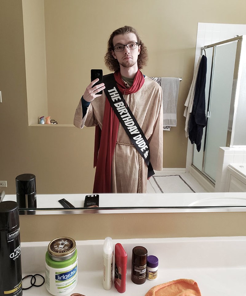 U firmi smo imali božićni domjenak. Odlučio sam se obući ovako