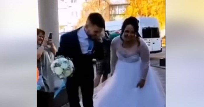 Snimka s jednog vjenčanja nasmijala je ekipu na Fejsu, veseli mladenci uljepšat će vam dan