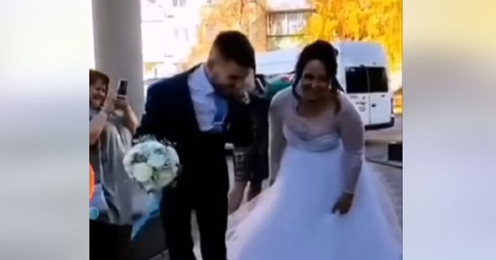 Snimka s jednog vjenčanja nasmijala je ekipu na Fejsu, veseli mladenci uljepšat će vam dan