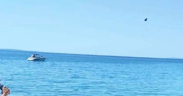 Prizor s plaže u Dalmaciji obišao je regiju, ovaj način čuvanja mjesta još niste vidjeli