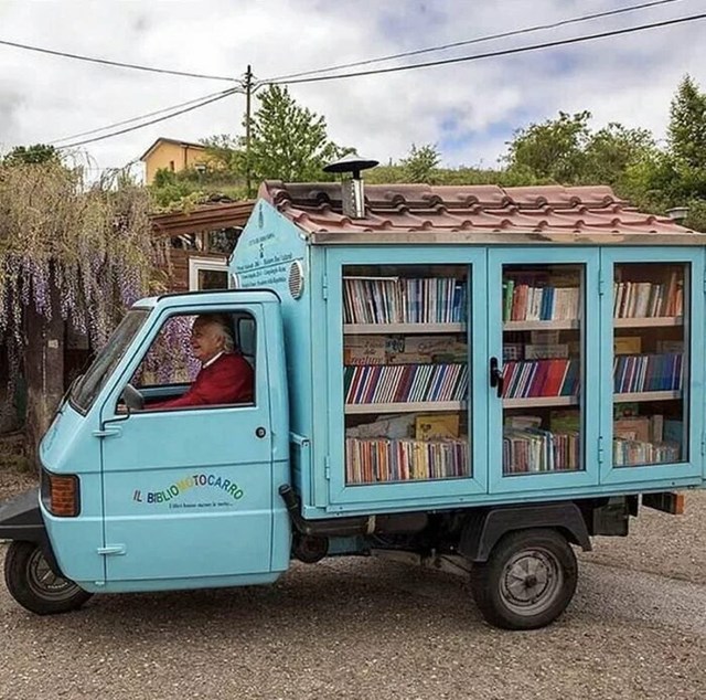 Umirovljeni učitelj vozi prijenosnu knjižnicu kako bi potaknuo čitanje! Kakav način za provesti mirovinu!