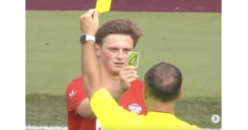 Sudac je dao žuti karton igraču, neočekivani obrat situacije nasmijao je milijune! Ovo je sve!