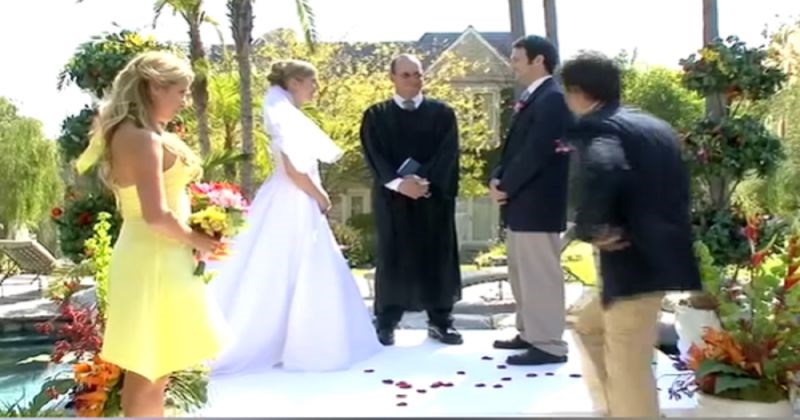 Nespretni kum pokrenuo je lavinu urnebesnih pehova tijekom obreda vjenčanja, snimka je show