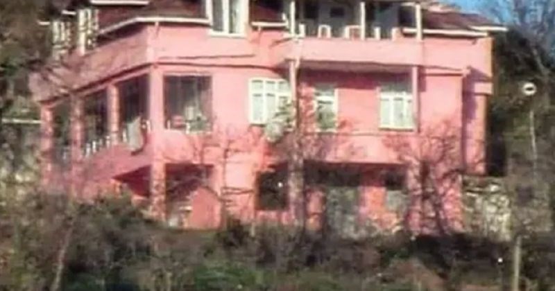 Zgrada fotkana negdje na Balkanu svjetski je hit zbog urnebesne nadogradnje, morate vidjeti