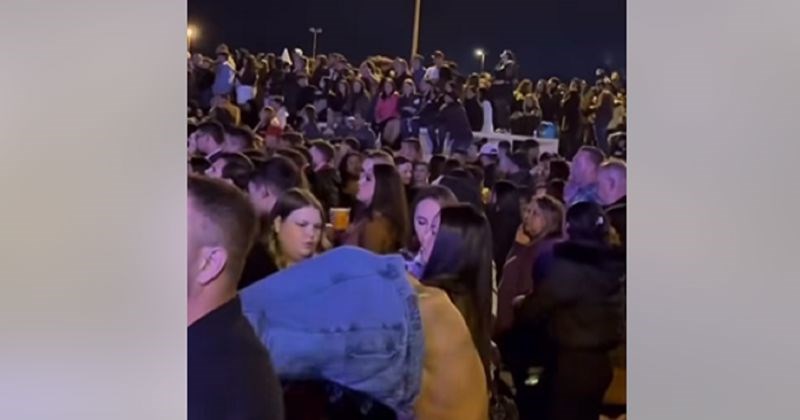 Tip je skidao majicu i slučajno skinuo nešto što nije planirao, bizarna nezgoda sad je hit na Fejsu