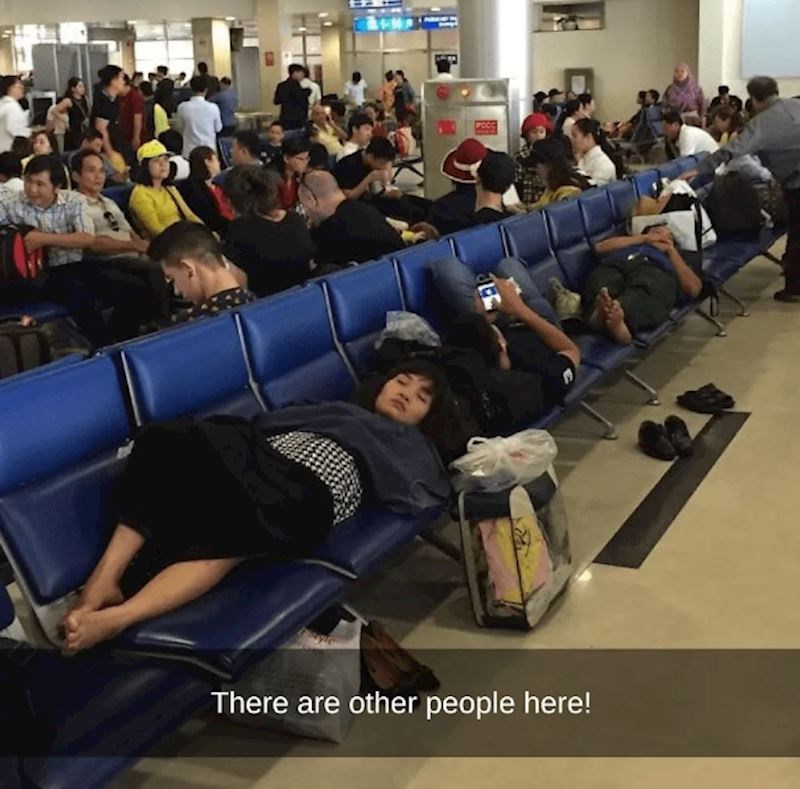 Kao da drugi ljudi ne bi voljeli sjesti i odmoriti između letova