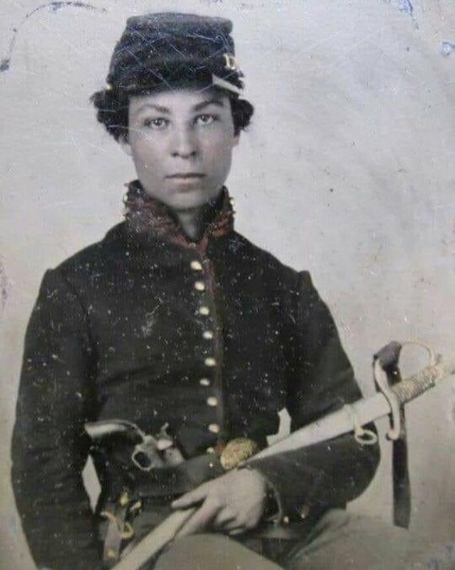 Cathy Williams se morala predstavljati kao muškarac da bi bila uvrštena u vojsku. Bila je dio 38. pukovnije, pješačke divizije i zvali su je Buffalo Soldier, 1862. godina