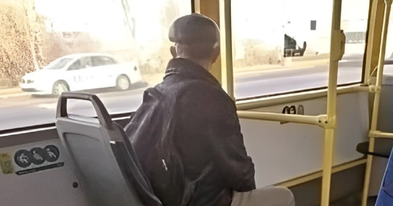 Urnebesna slučajnost fotkana negdje u susjedstvu izazvala je salve smijeha na Fejsu, morate vidjeti