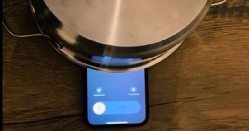 Dečko i cura su bili u svađi, morate vidjeti kako mu se javila na mobitel kada ju je nazvao. Show je