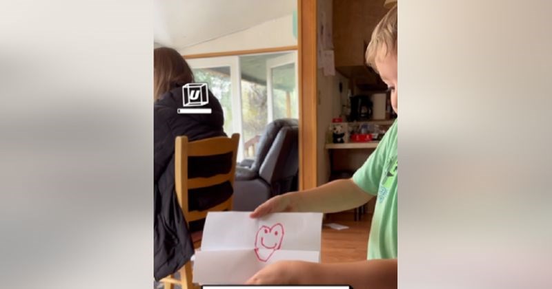 Klinac je poklonio mami crtež, zbog urnebesnog detalja cijela obitelj je prasnula u smijeh! Hit je!