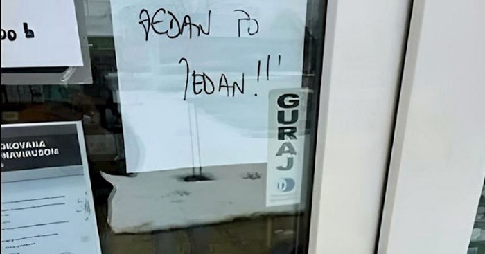 Nespretna greška na obavijesti na ovoj ljekarni apsolutni je hit u regiji. Urnebesna je!