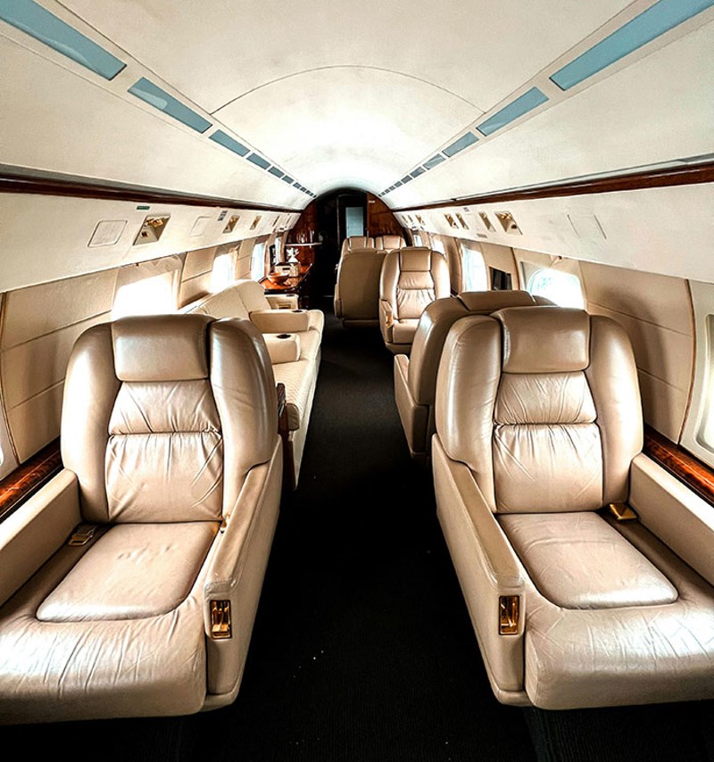 Radim za jako bogatog čovjeka. Jednom mi je dao u zadatak da privatnim avionom odletim na drugi kraj zemlje kako bih preuzeo svježe ubran paket jagoda njegove najdraže sorte. U pakiranju ih je bilo 6 i koštale su 100 dolara