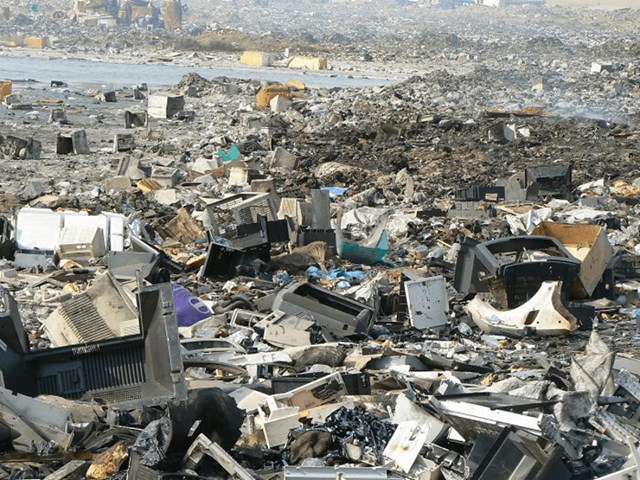 Agbogbloshie (Gana) Ovo predgrađe Accre je omiljeno odlagalište elektroničkog otpada za zapadnu Europu. Pogođeno stanovništvo: +40.000