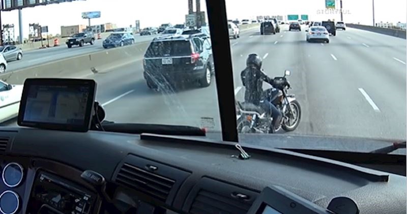 Curi se pokvario motor nasred jako prometne ceste, gesta ovog vozača autobusa oduševila je milijune