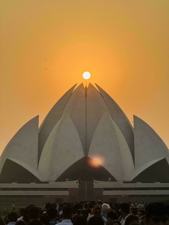 Hram Lotus u Delhiju u savršenom trenutku