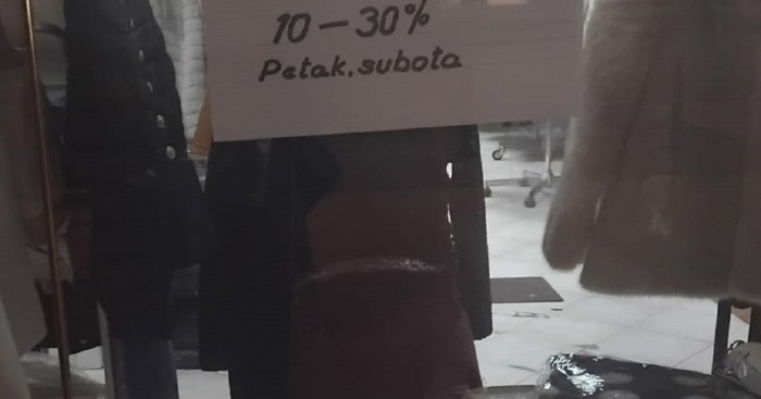 Akcija za Crni petak fotkana u Omišu širi se društvenim mrežama. Odmah ćete vidjeti zašto je hit