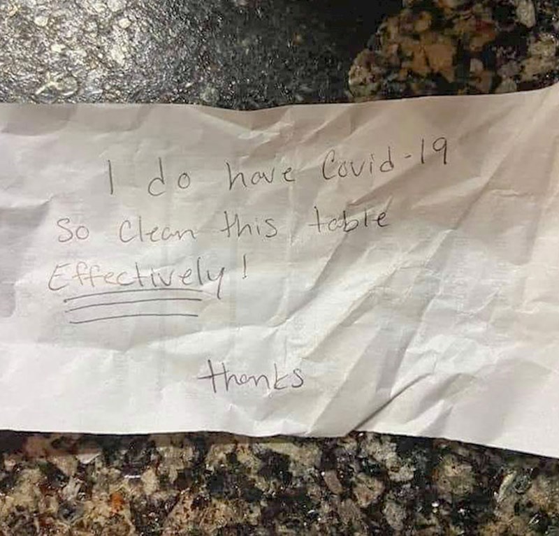 Poruka ostavljena konobaru na računu: "Dobro očisti ovaj stol jer imam Covid 19"