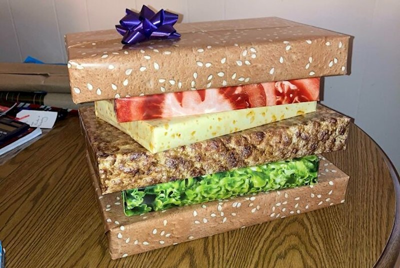 Rekla sam dečku da će dobiti cheeseburger za rođendan