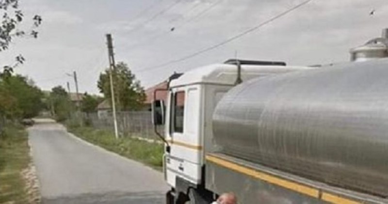 Bizaran prizor iz Rumunjske- Googleova kamera uhvatila je tipa u "akciji" i sada je hit na Fejsu
