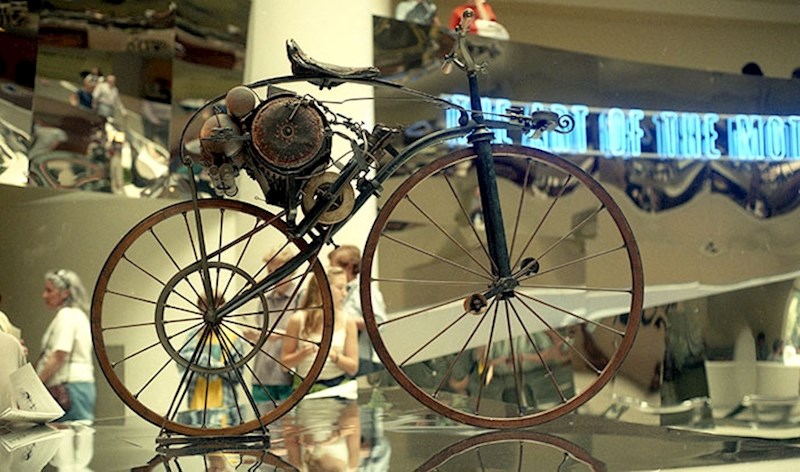 Michaux-Perreaux Steam-Vélocipède, 1869. To je jedan od tri motocikla za koje se tvrdi da su prvi motocikli