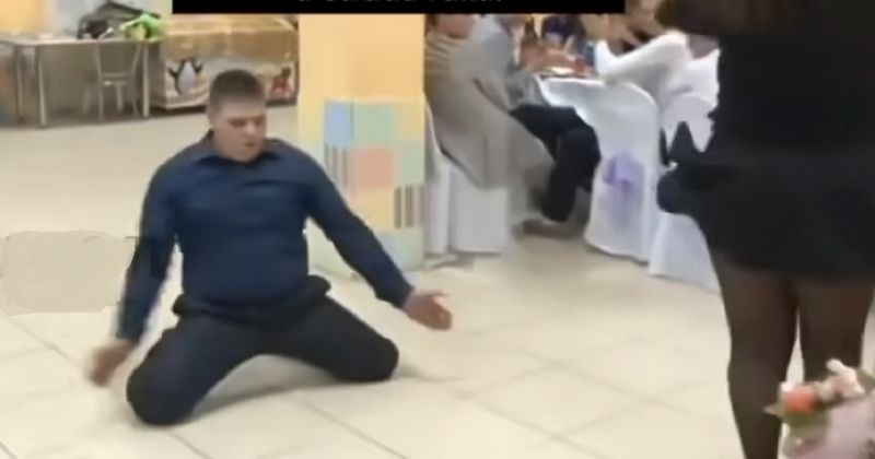 Pripiti tip okupirao je plesni podij na piru, postao je viralan zbog onog što je uslijedilo