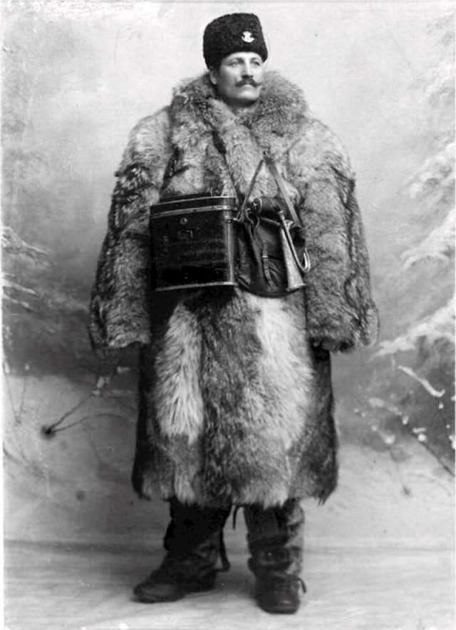 Poštar u zimskoj uniformi, 1900., Švedska