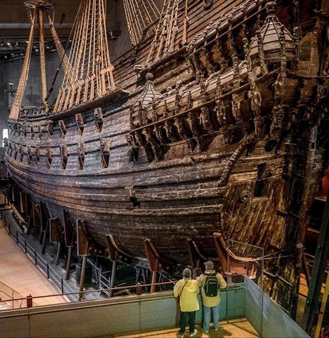 Švedski ratni brod Vasa. Potonuo je 1628. godine na svom prvom putovanju i izvučen je s morskog dna nakon 333 godine