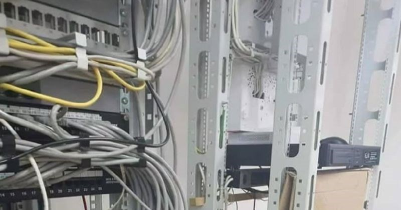 Prizor iz server sobe jedne firme do suza je nasmijao Instagram, za sve je kriv bizarni detalj