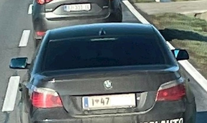 Hrvat na auto zalijepio poruku za ostale vozače, svi ga osuđuju zbog seljakluka