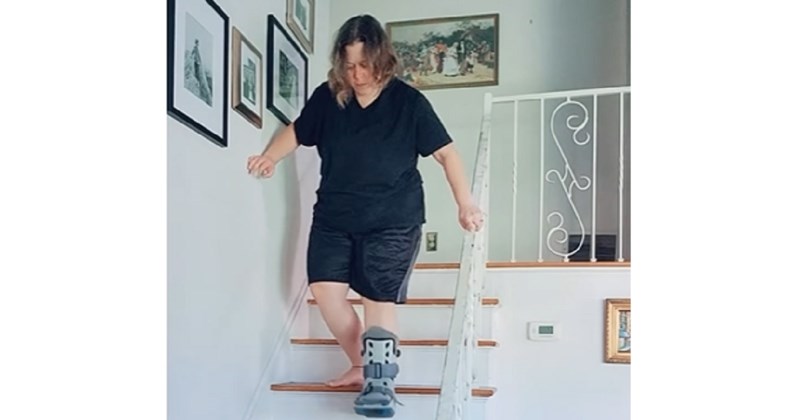 Vlasnica se teško kretala zbog ozljede, morate vidjeti kako je to shvatio njezin pas. Urnebesan je!