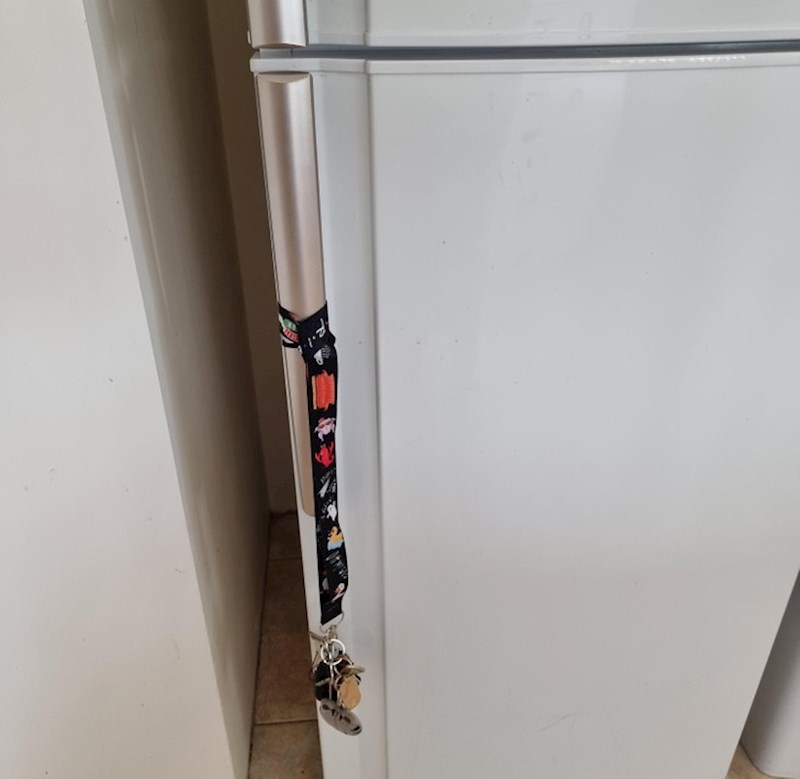 Kada je u hladnjaku nešto što moram nositi sa sobom, objesim ključeve za dršku da ne zaboravim!