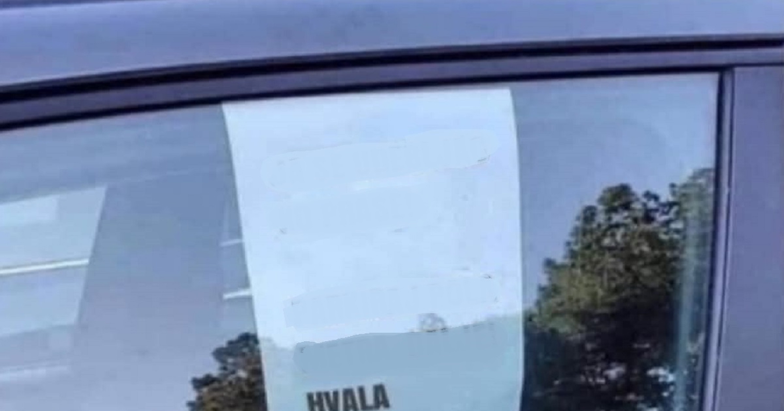 Vozač ostavio poruku na autu i nasmijao regiju do suza! Za sve je zaslužan iskreni detalj u tekstu