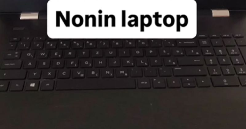 Cura je fotkala bakin laptop, prizor nema koga nije nasmijao i raznježio istovremeno