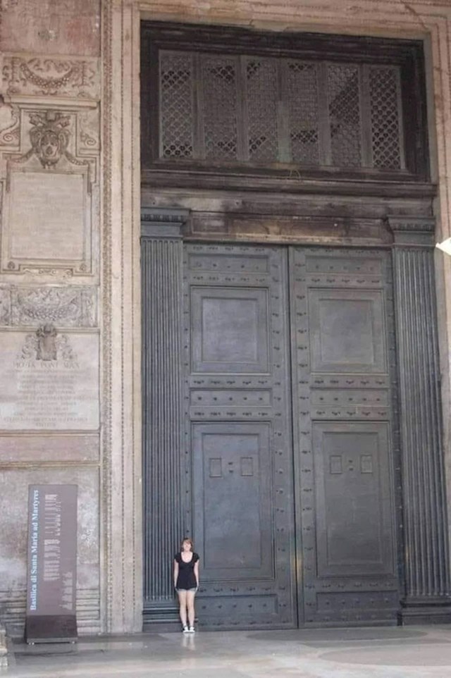 Najstarija vrata Rima nalaze se na Panteonu i još uvijek su u upotrebi